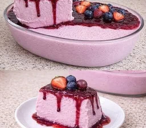 No-Bake Berry Mousse Cake