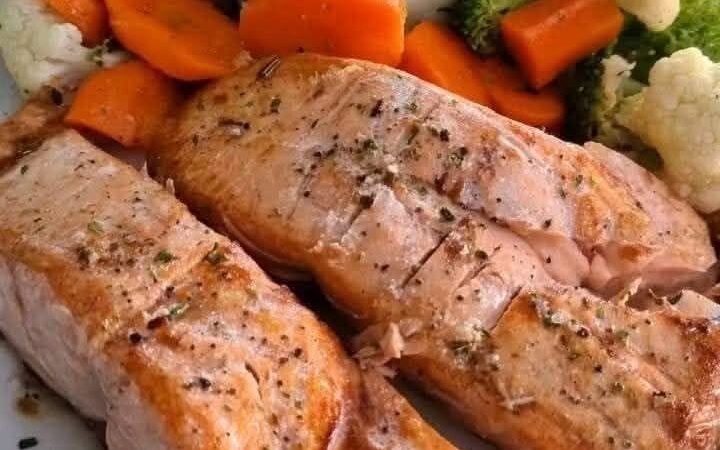 Pan-Seared Salmon with Steamed Vegetables
