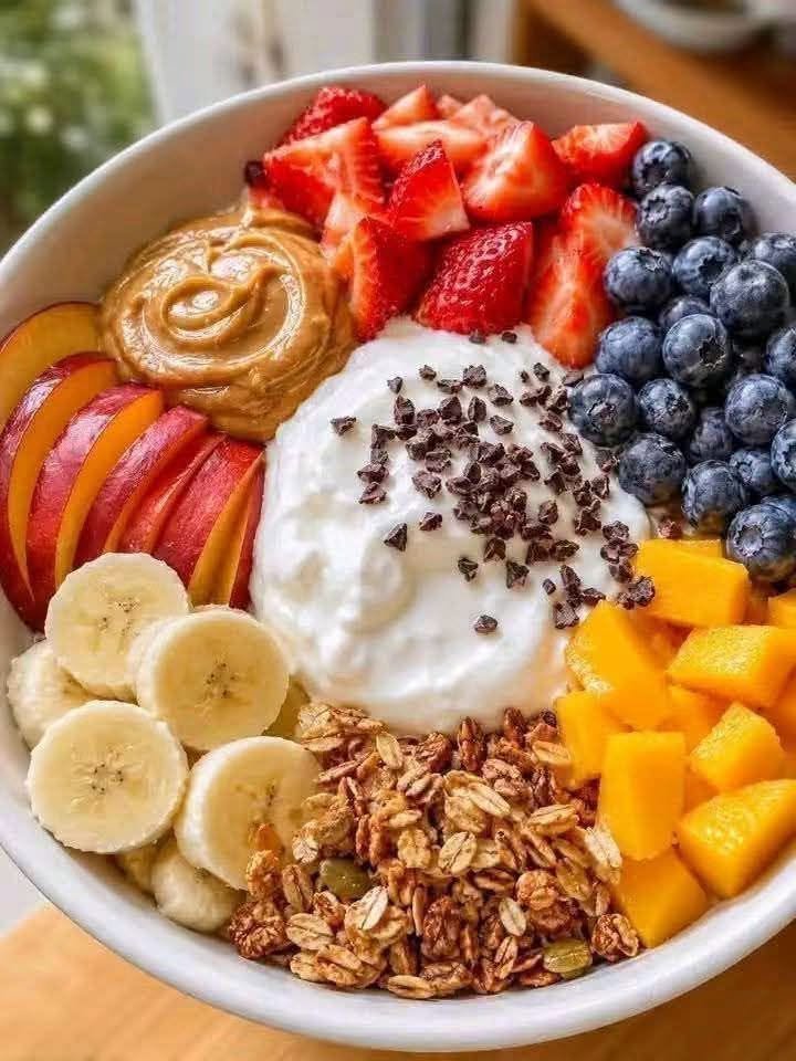 Greek Yogurt Fruit and Granola Breakfast Bowl